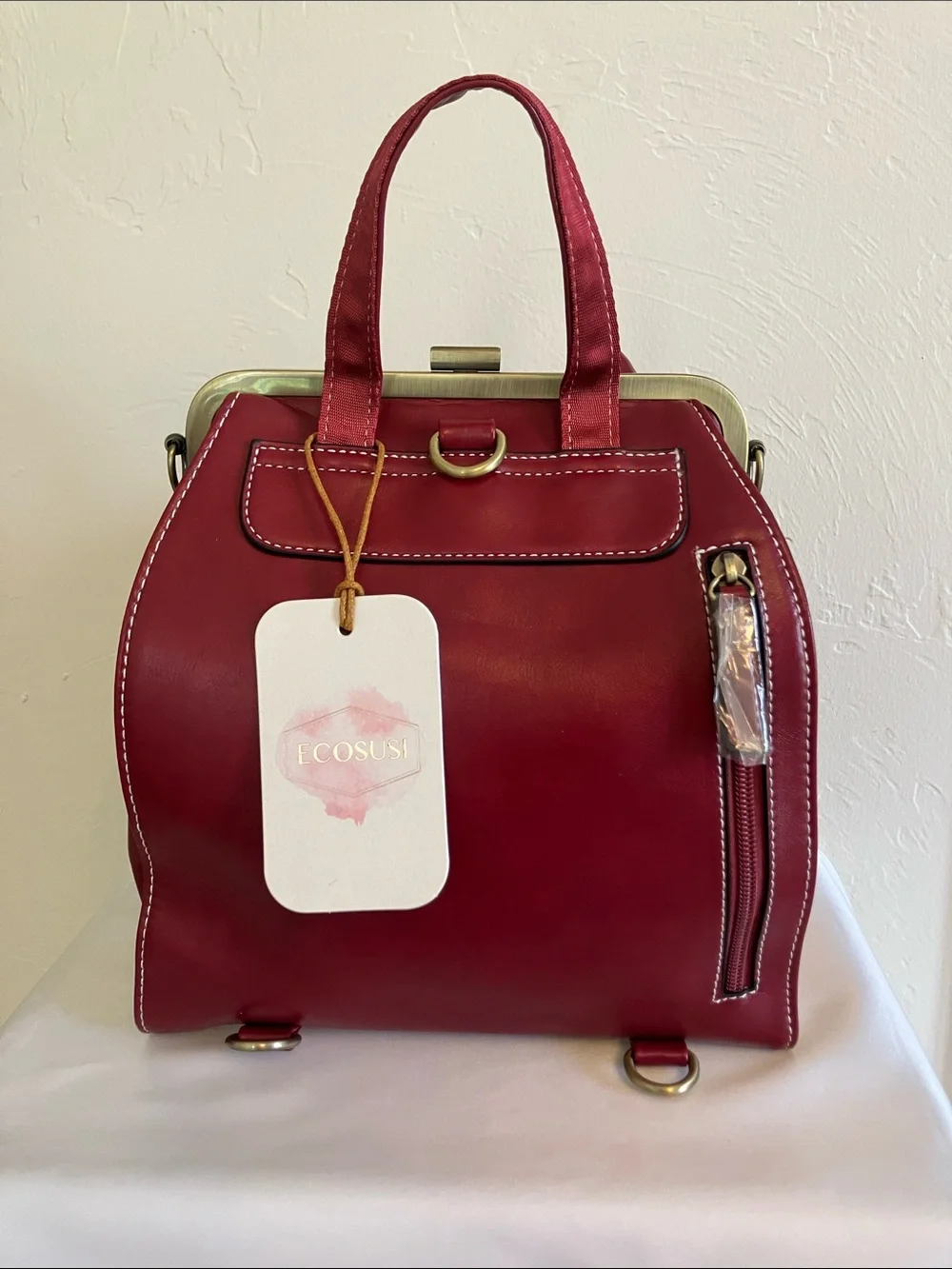 Ecosusi small women’s backpack in red with gold trim
